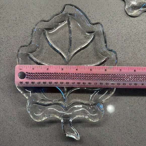 Clear Glass Leaf Dishes – Vintage Pressed Glass - Set of 4 - Picture 4 of 4